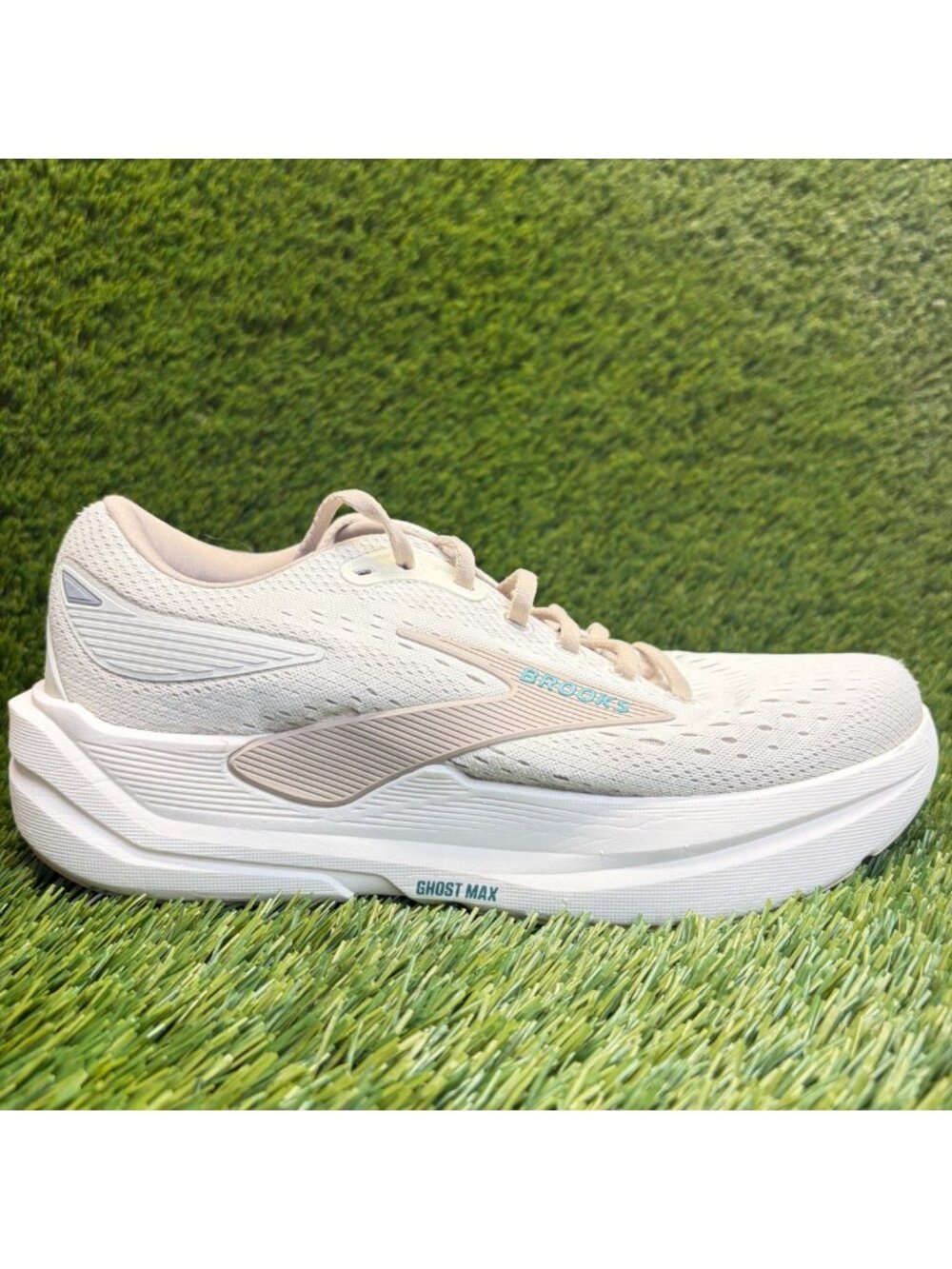 Brooks Ghost Max 3 Womens Size 8.5 Beige Athletic Running Walking Shoes Sneakers